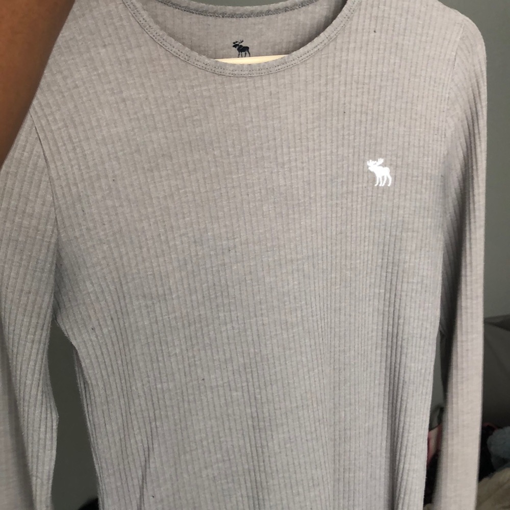 long sleeve gray t shirt